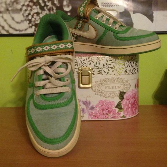 Nike green low top forces