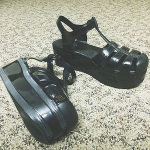 BLACK PLATFORM JELLY SANDALS