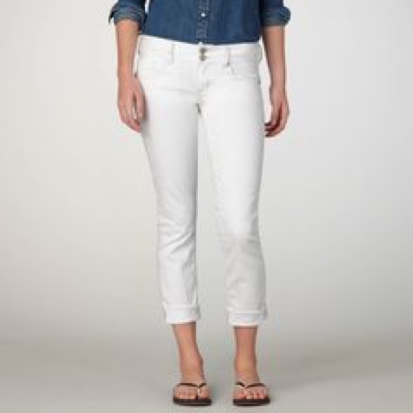worn only a few times! American eagle white Capri!