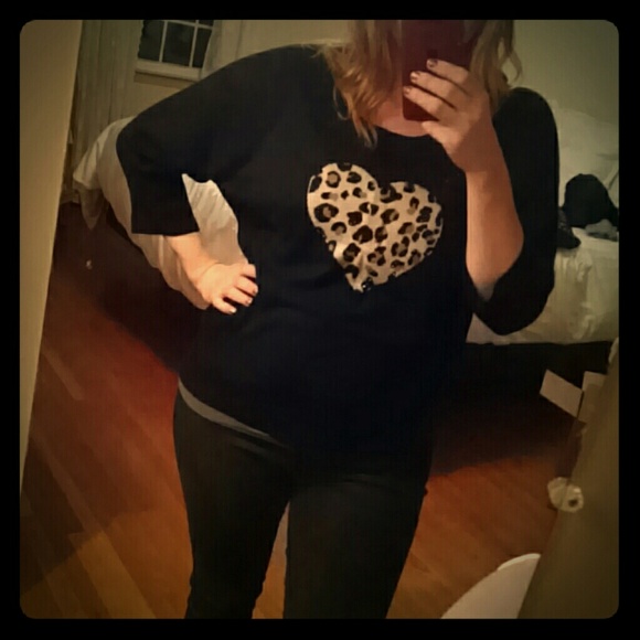 Leopard heart black round neck sweater