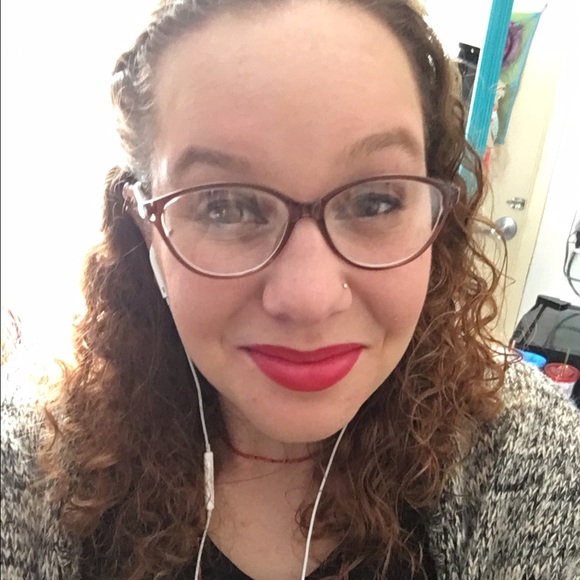 Meet your Posher, Whitney - Picture 1 of 1
