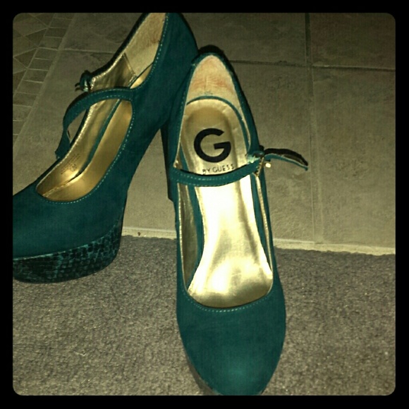 GUESS heels