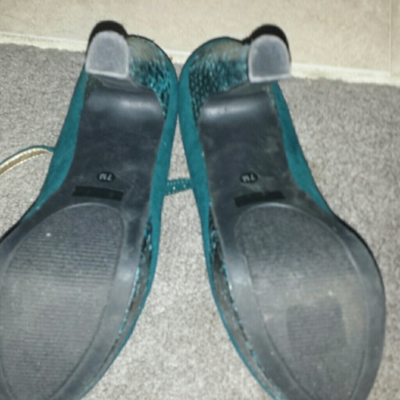 GUESS heels - Picture 3 of 4