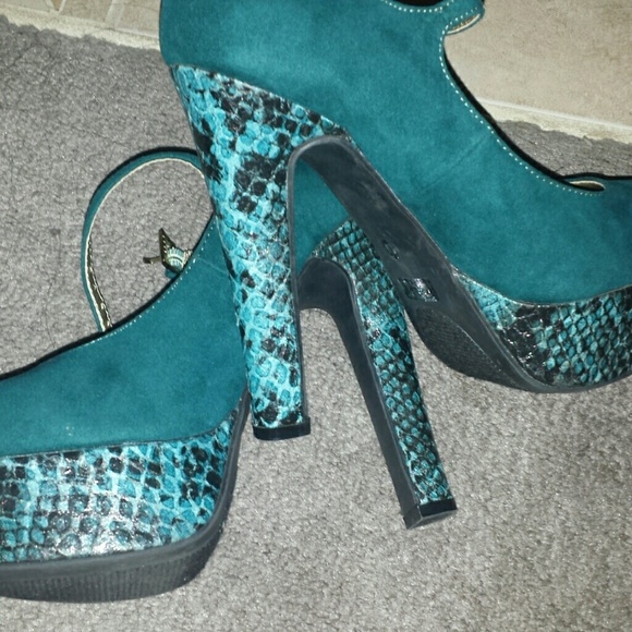 GUESS heels - Picture 4 of 4