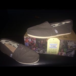 Toms size 5.5