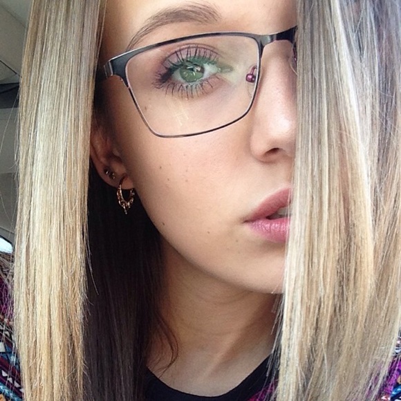 🌚✨meet your posher✨🌚 - Picture 2 of 3