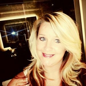 Meet your Posher, Dana