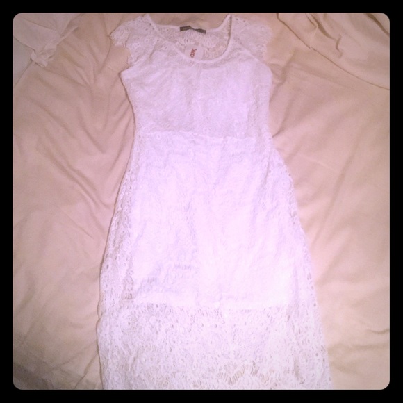 White lace cap-sleeve dress