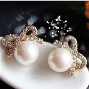 Pearl Bow Earings
