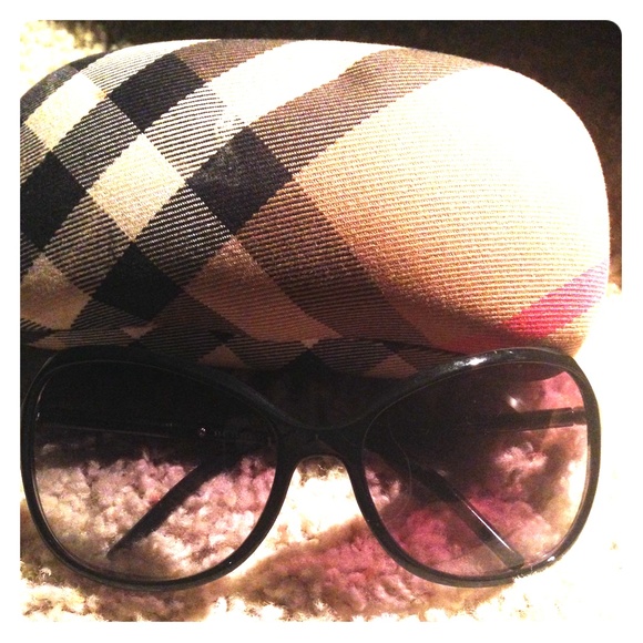 BURBERRY SUNGLASSES