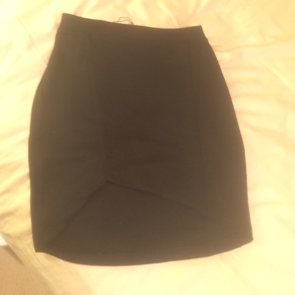 Black v-cut skirt