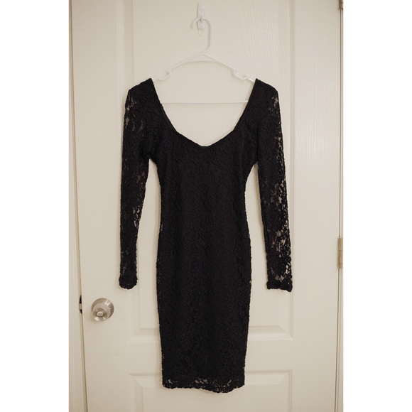Black Lacey Sleeve bodycon dress • LBD