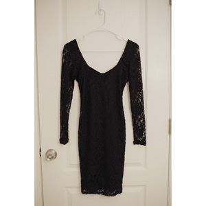Black Lacey Sleeve bodycon dress • LBD
