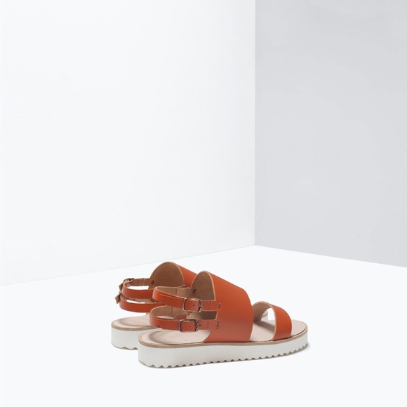 ZARA cute and stylish Leather flat sandals - Picture 2 of 4