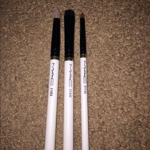 MAC cosmetic brushes LIKE NEW!