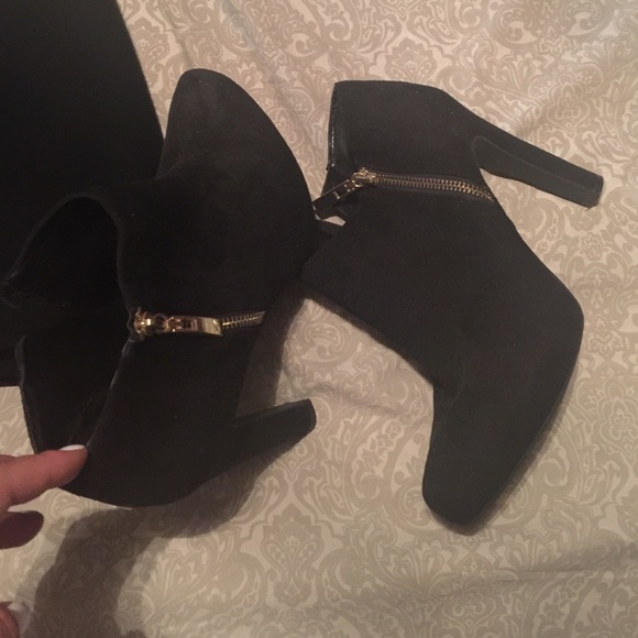 Cute suede booties for fall