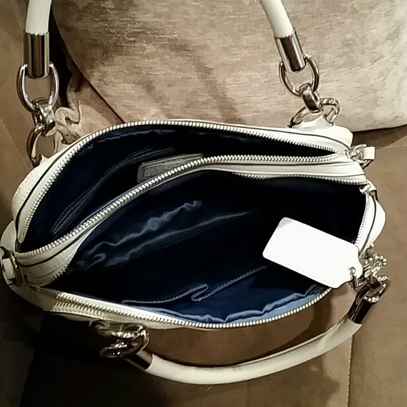 Authentic coach purse - Picture 2 of 4