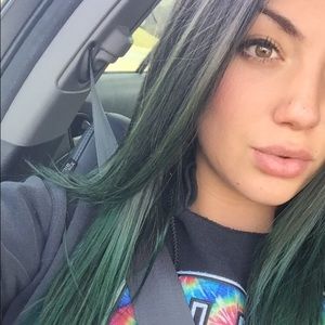 Meet your Posher, Mercedes