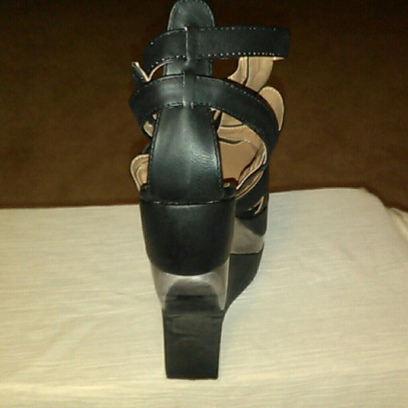 Shoes - Picture 3 of 4