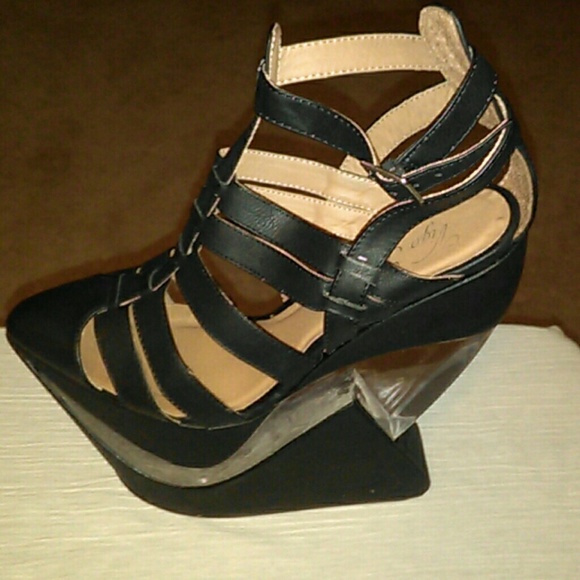 Shoes - Picture 4 of 4