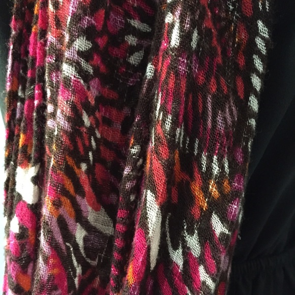Pretty Fringed Patterned Scarf - Picture 2 of 4