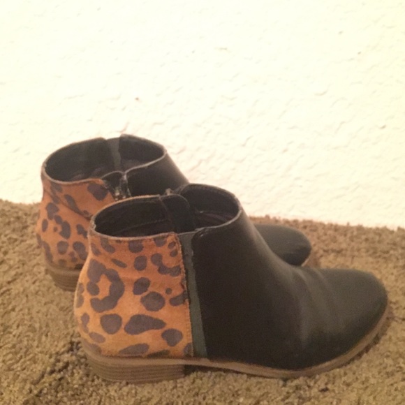 DV Cheetah/Black Leather Booties