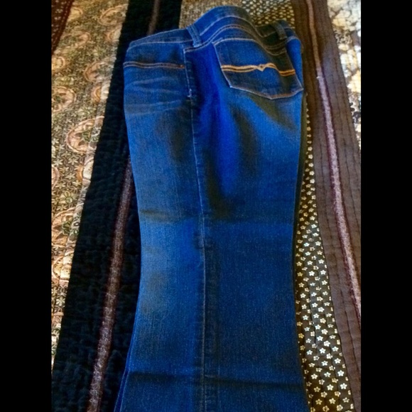Lucky Brand Charlie Baby Boot Jeans.