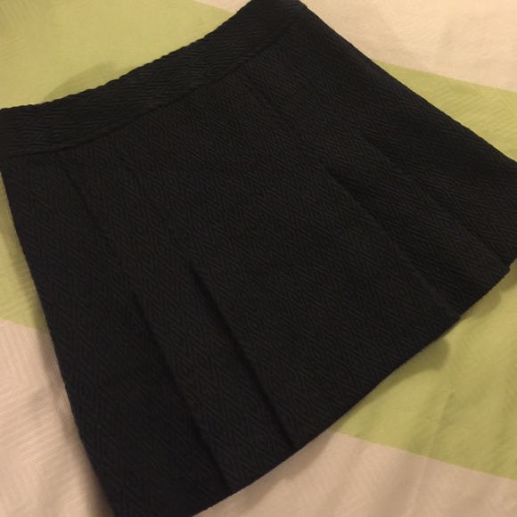 Milly Dresses & Skirts - Milly Pleated black skirt sz 8
