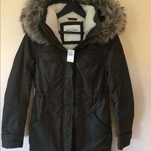 🚨SOLD🚨NWT Abercrombie&Fitch coat Parka Small