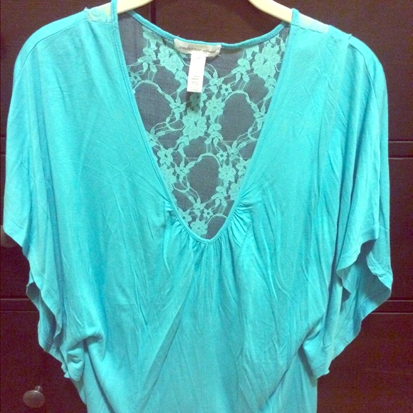 🎉SALE!🎉 Loose blue lace-back top