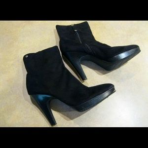 Issac Mizrahi platform heel boots size 9