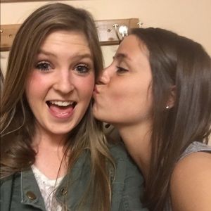 Meet your Posher, Alyssa