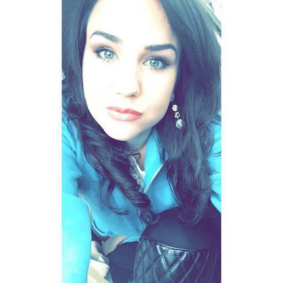 Meet your Posher, Kacee - Picture 5 of 5