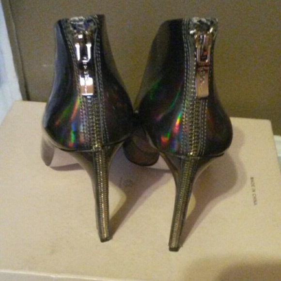 BCBG pumps - Picture 2 of 2