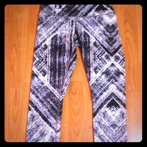 Lululemon pattern crop pant