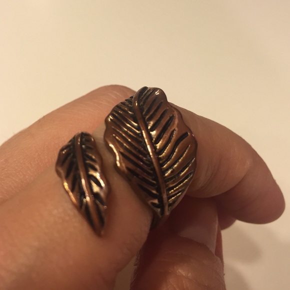 Wrapped Around feather ring ✨💫 - Picture 2 of 4