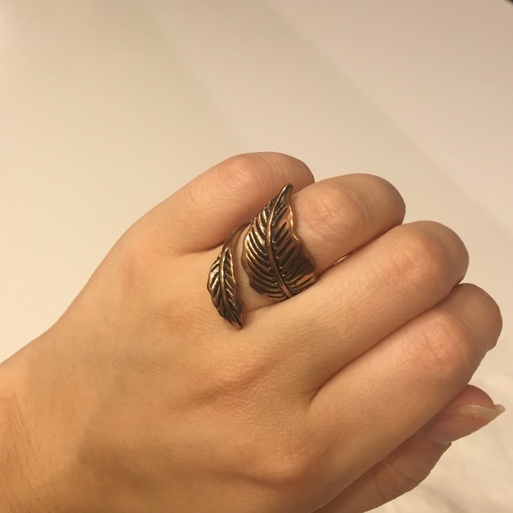 Wrapped Around feather ring ✨💫 - Picture 3 of 4