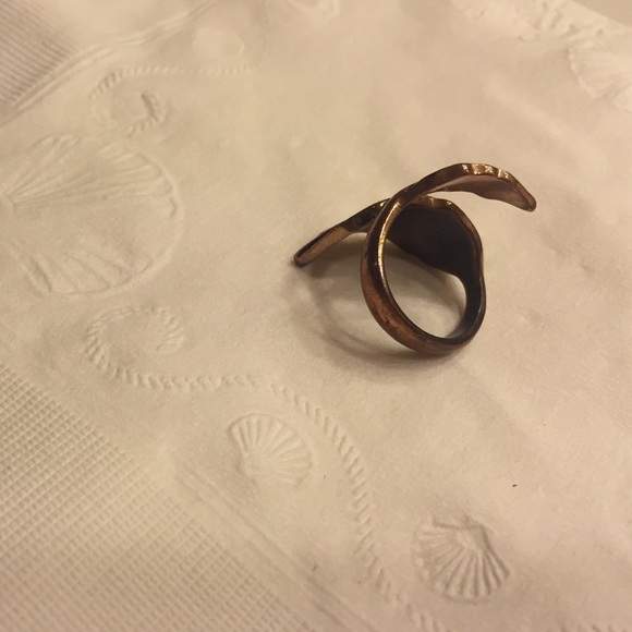 Wrapped Around feather ring ✨💫 - Picture 4 of 4