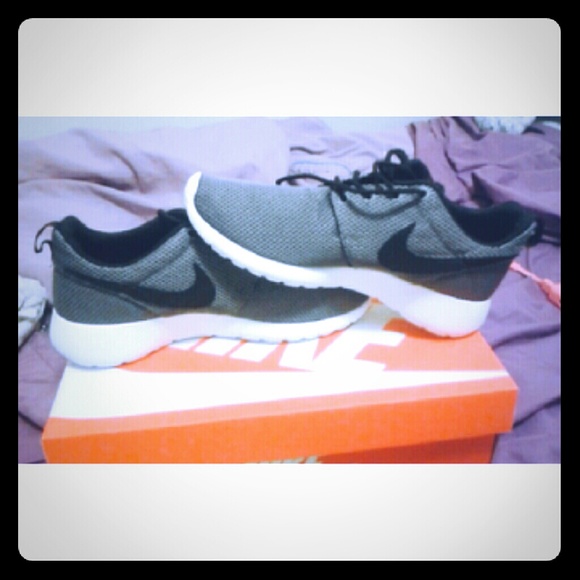 Nike Shoes - Roshes