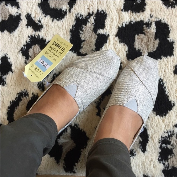 TOMS Shoes - TOMS NWB Silver metallic tweed shoes 5.5