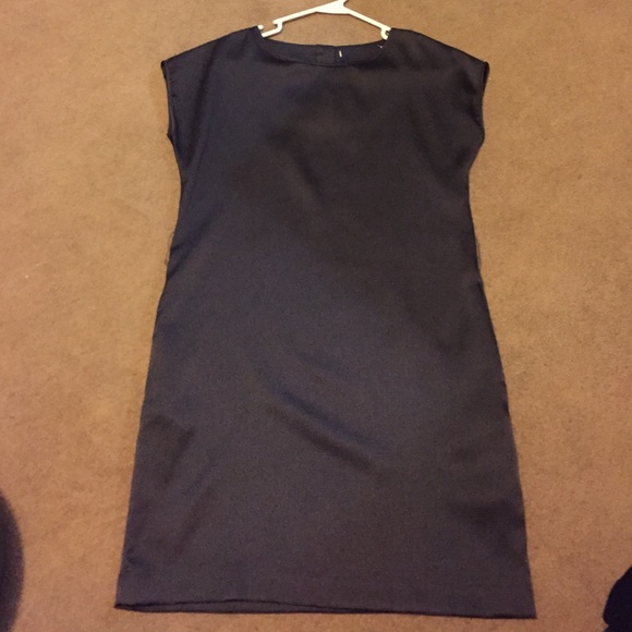 Dark grey shift dress. Size medium, missing belt.