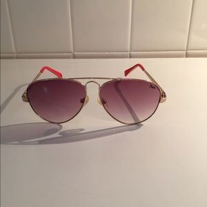 Juicy Couture Accessories - Juicy Couture Aviators Juicy Couture Accessories - Juicy Couture Aviators