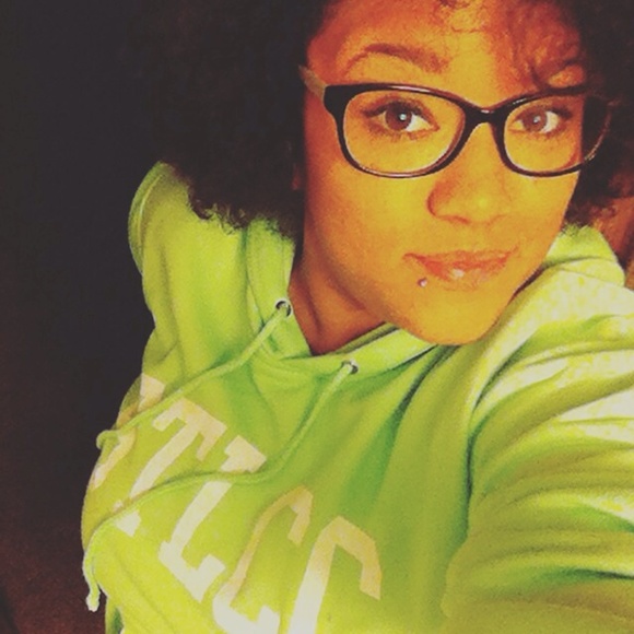 Meet your Posher, Shanay - Picture 3 of 4