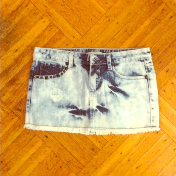 NWOT Jean acid wash studded skirt