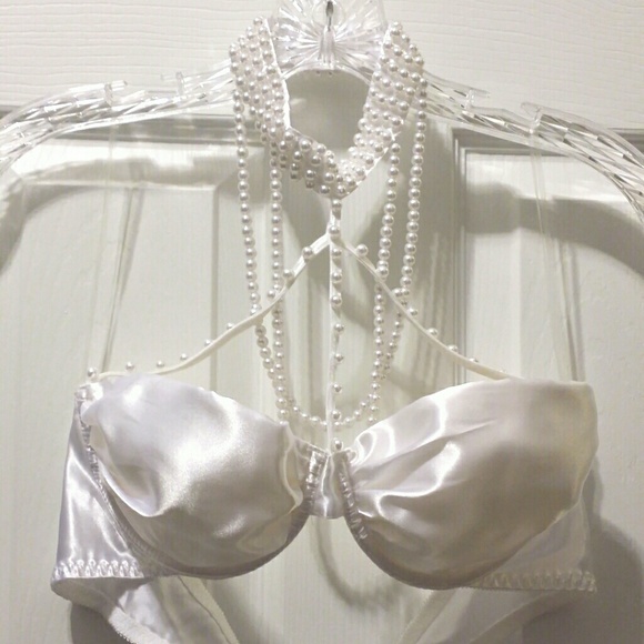 White Lingerie Pearl Necklace