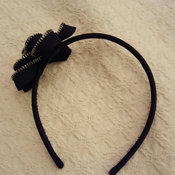 Flower zipper headband