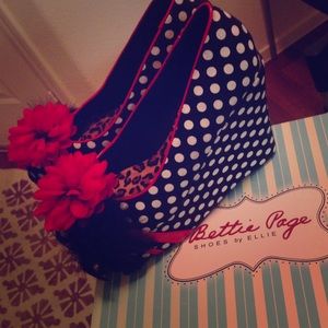 Super cute Bettie Page rockabilly wedges