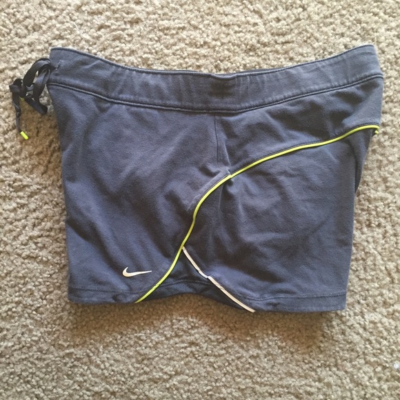 Nike dri fit run grey shorts green detail