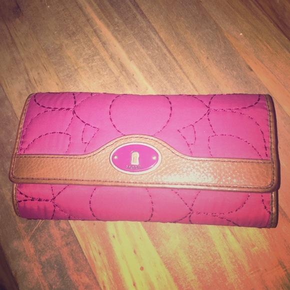 NWT Fossil Key-Per Clutch Wallet Raspberry