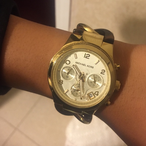 MK WATCH - Picture 1 of 4